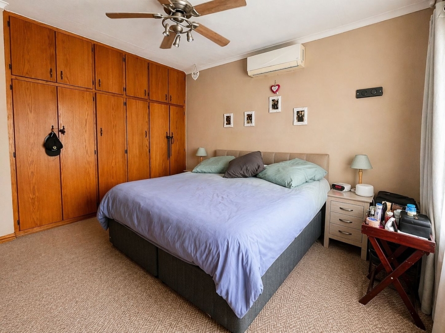 5 Bedroom Property for Sale in Waterval East North West